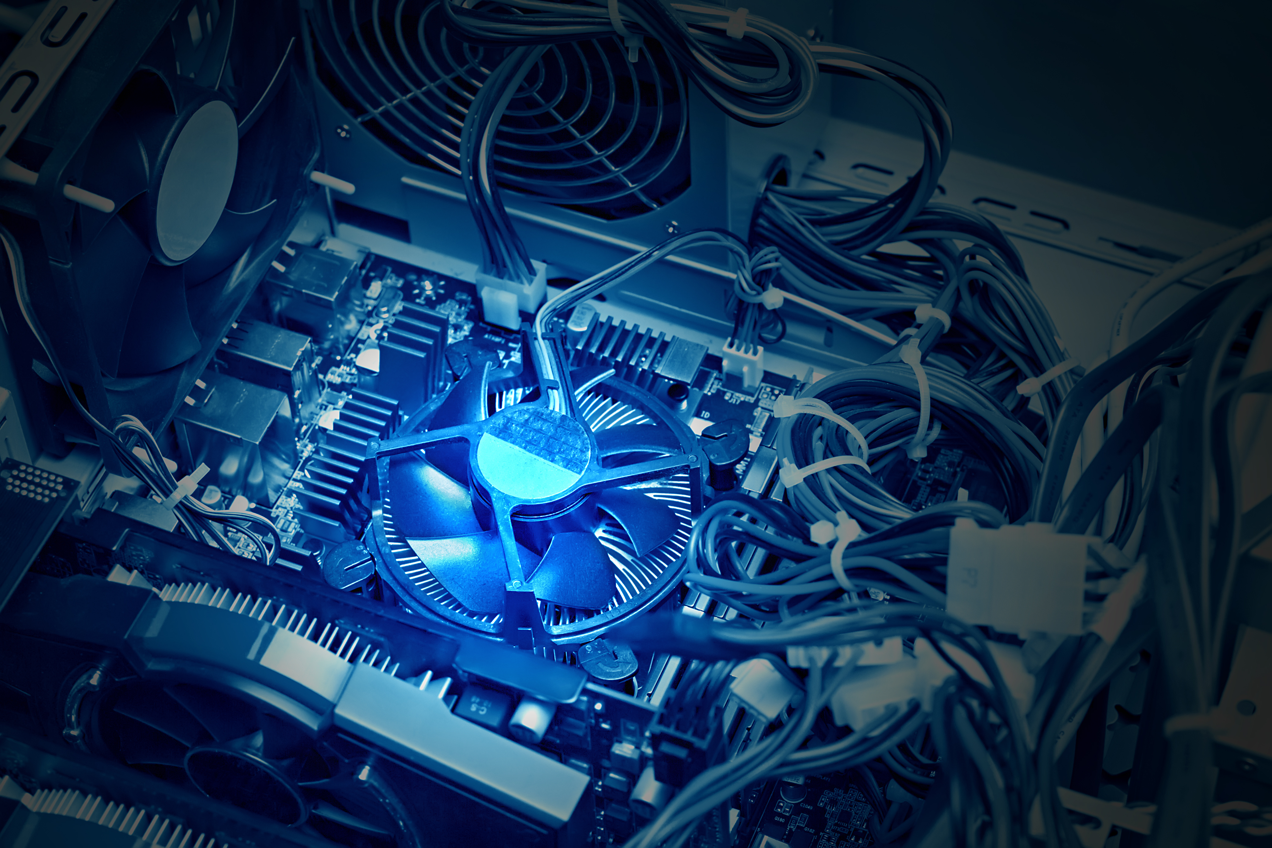 摄图网_328047548_内部系统块 蓝色音调 光效应的封闭(企业商用).jpg